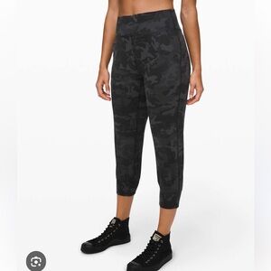 Lululemon Align Black camo Joggers size 4